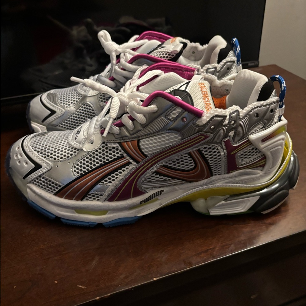 Multicolor Runner Shoes - Picture 11 of 13